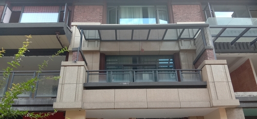 窗户遮阳棚具有怎样的特点？
