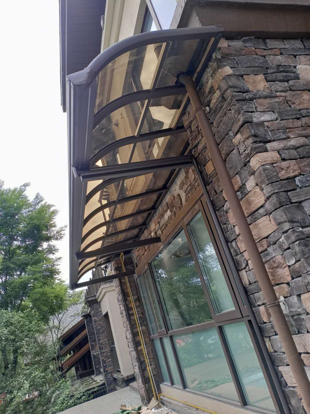 铝合金窗蓬 - 成都智能电动遮阳雨棚_伸缩遮阳棚天幕厂家定做-四川晴